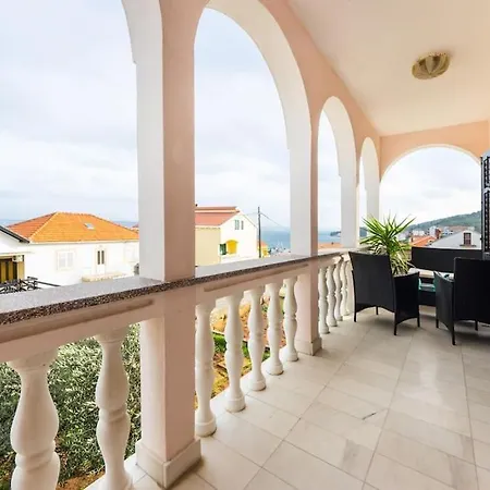 Lara - Island House *