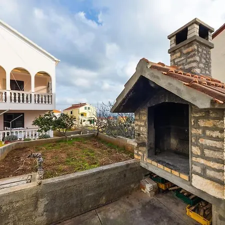 Lara - Island House * Kali