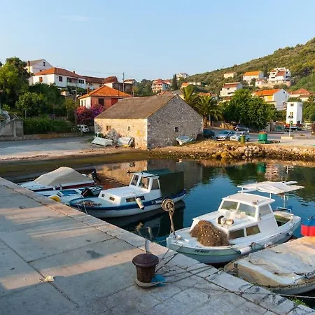 Lara - Island House * Kali