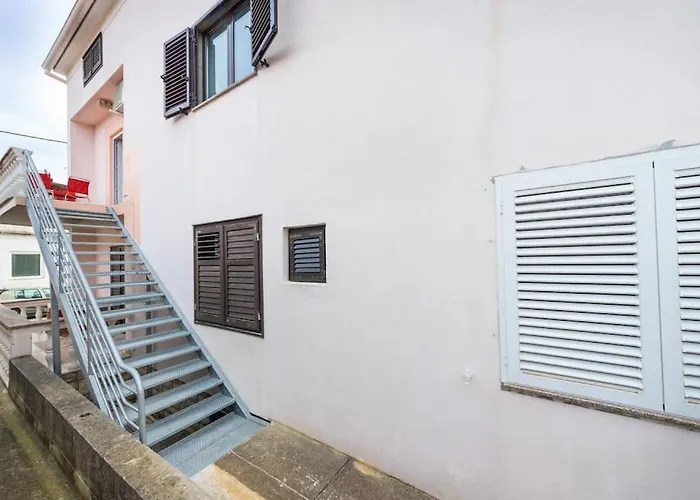 Lara - Island House * Kali