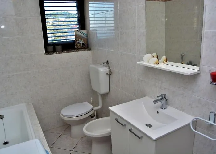 Lara - Island House Apartman *